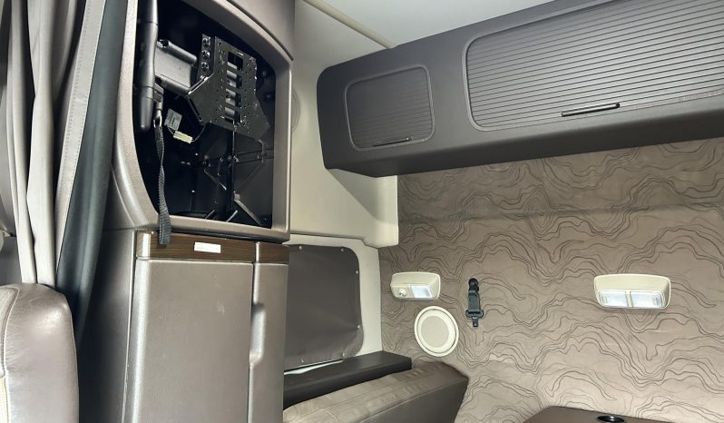 
								Used 2018 Volvo VNL64T740 Sleeper in Austin Texas full									