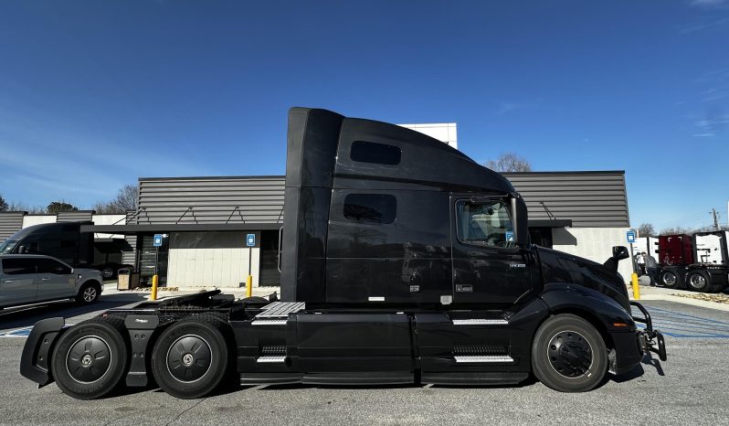 
								Used 2023 Volvo VNL64T760 Sleeper in Atlanta Georgia full									