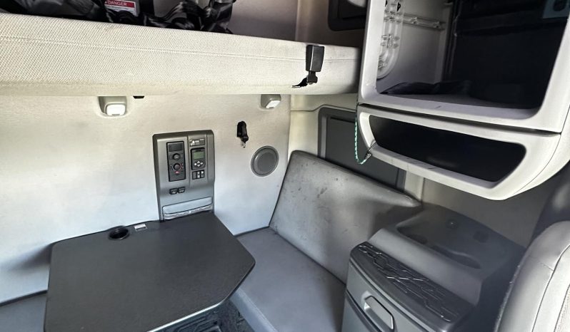 
								Used 2022 Volvo VNL64T760 Sleeper in Atlanta Georgia full									