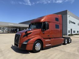 Used 2023 Volvo VNL64T860 Sleeper in Houston Texas