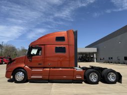 Used 2023 Volvo VNL64T860 Sleeper in Houston Texas