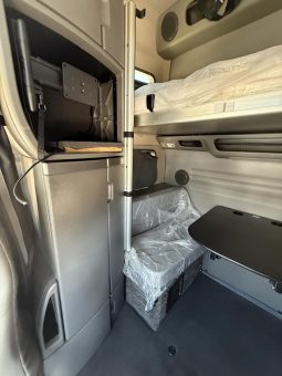 Used 2023 Volvo VNL64T860 Sleeper in Houston Texas