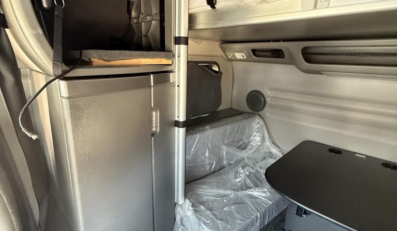 
								Used 2023 Volvo VNL64T860 Sleeper in Houston Texas full									