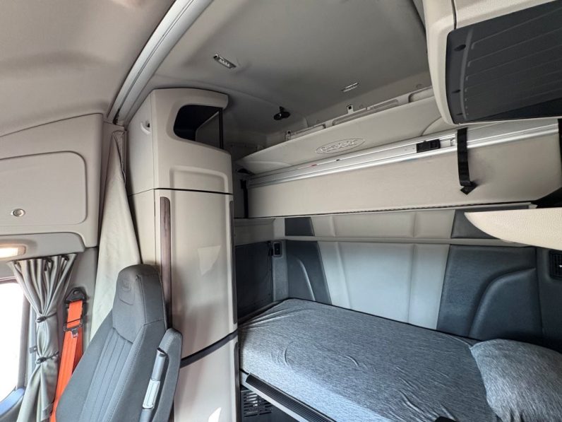 
								Used 2022 Peterbilt 579 Sleeper in Strafford Missouri full									