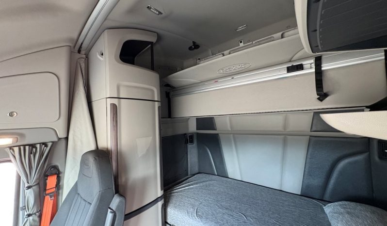 
								Used 2022 Peterbilt 579 Sleeper in Strafford Missouri full									