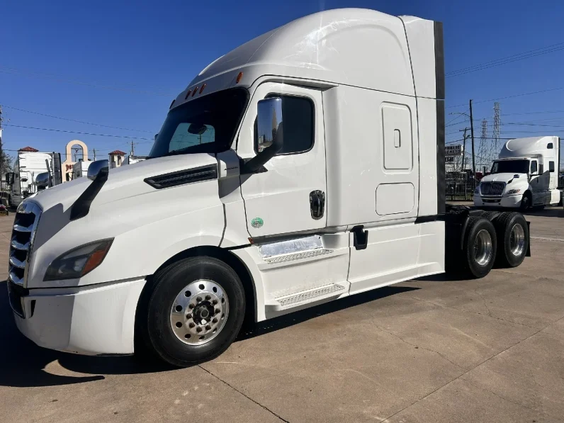 
								Used 2020 Freightliner Cascadia Sleeper in Houston Texas full									