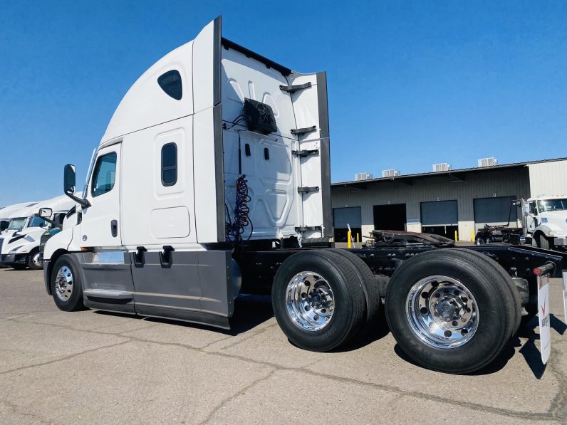 
								Used 2021 Freightliner Cascadia 126 Sleeper in Phoenix Arizona full									