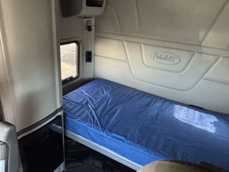 
								Used 2020 Peterbilt 579 Sleeper in Sauget Illinois full									