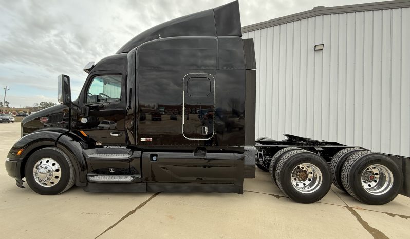 
								Used 2020 Peterbilt 579 Sleeper in Lowell Arkansas full									