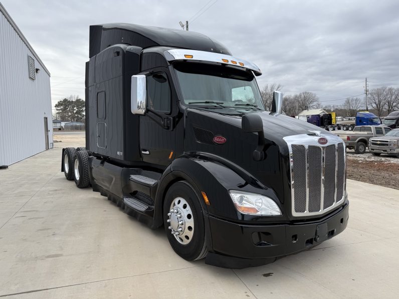 
								Used 2020 Peterbilt 579 Sleeper in Lowell Arkansas full									