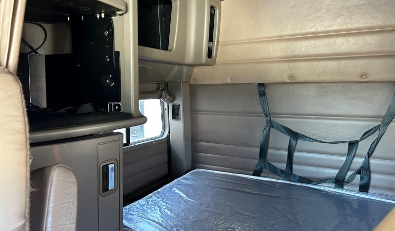 
								Used 2021 Peterbilt 389 Sleeper in Strafford Missouri full									