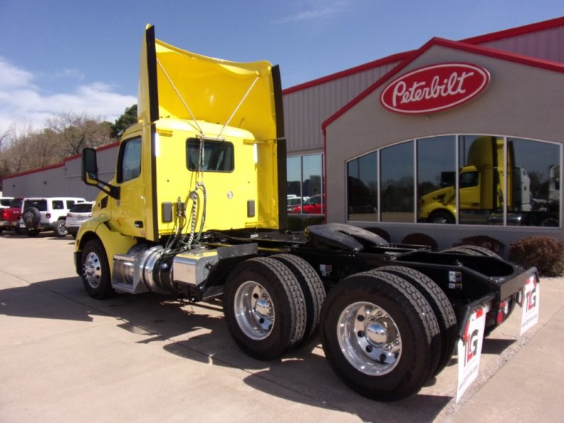 
								Used 2021 Peterbilt 579 Day Cab in Van Buren Arkansas full									
