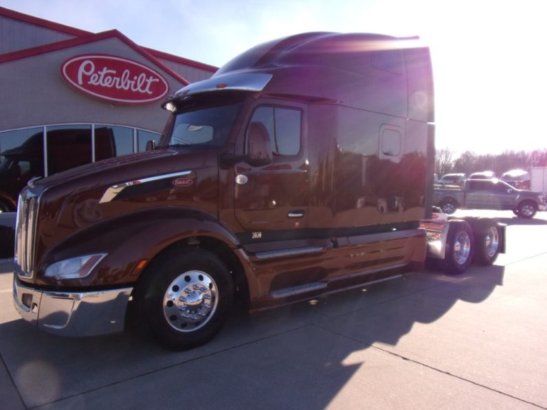 
								Used 2023 Peterbilt 579 Sleeper in Van Buren Arkansas full									