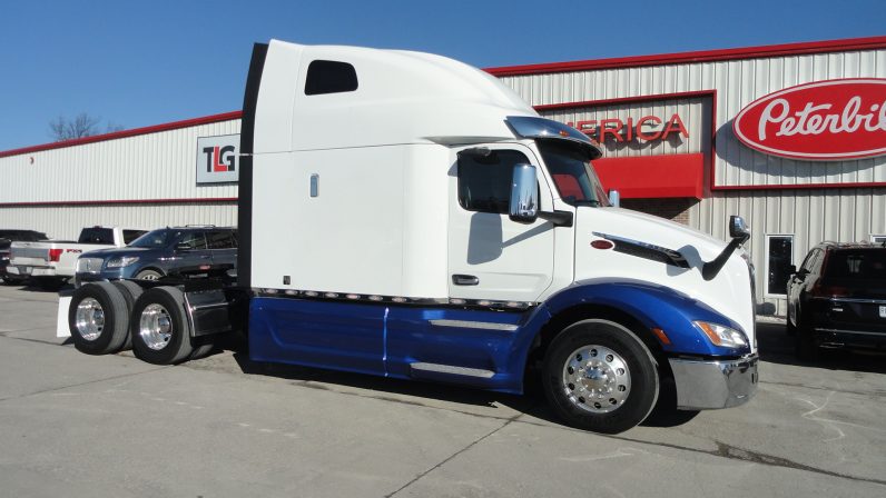 
								Used 2023 Peterbilt 579 Sleeper in O’Fallon Missouri full									