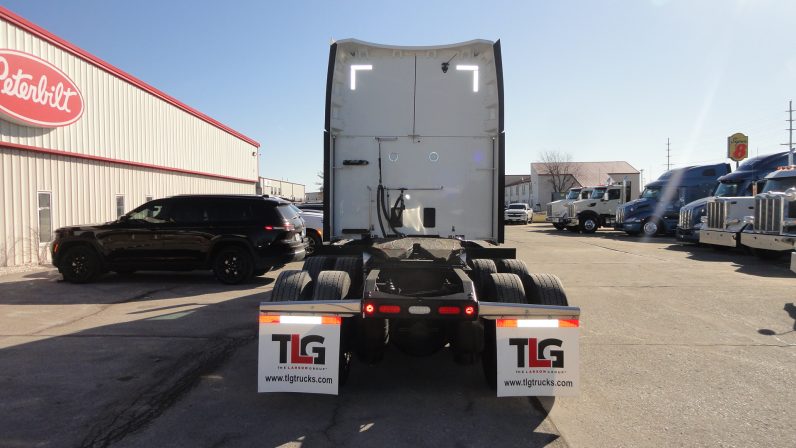 
								Used 2023 Peterbilt 579 Sleeper in O’Fallon Missouri full									
