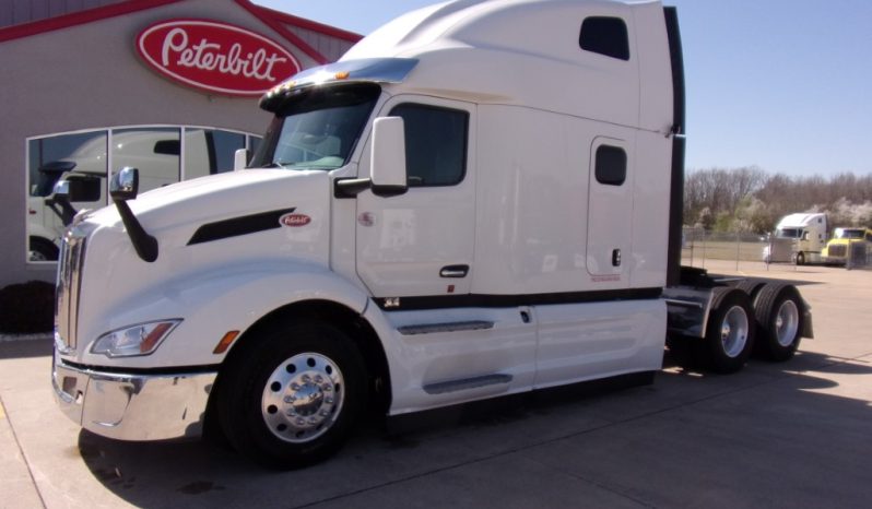 
								Used 2023 Peterbilt 579 Sleeper in Van Buren Arkansas full									