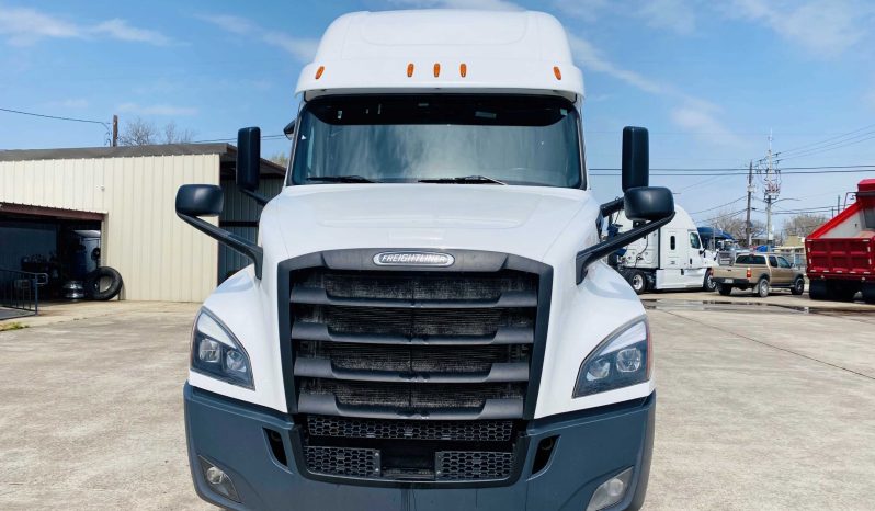 
								Used 2019 Freightliner Cascadia Sleeper in Houston Texas full									