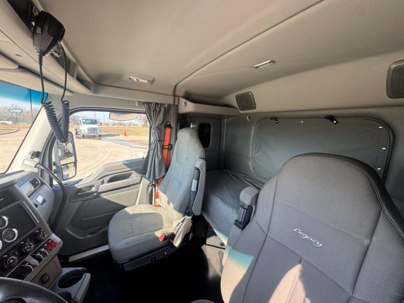 
								Used 2019 Kenworth T880 Sleeper in Strafford Missouri full									