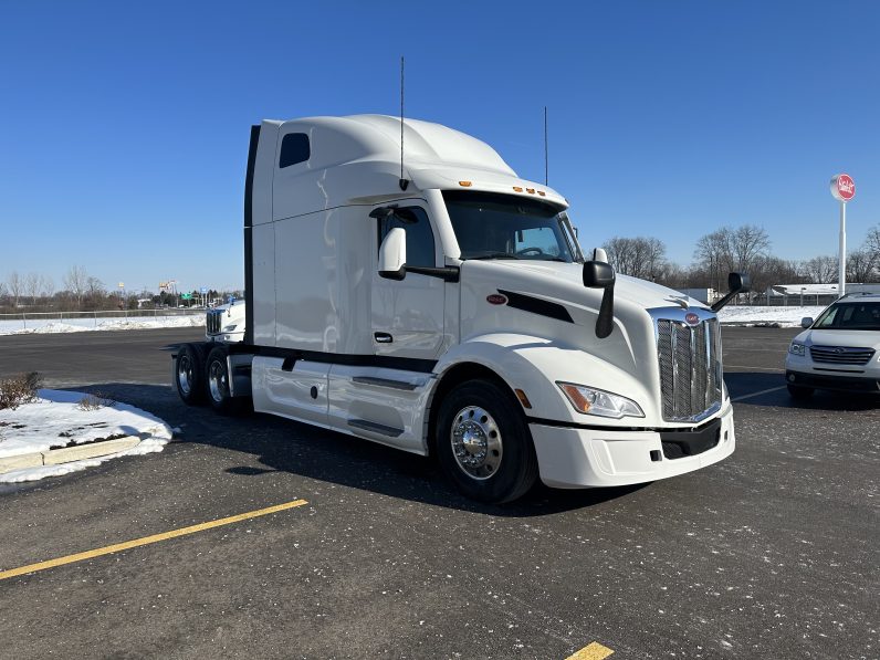 
								Used 2023 Peterbilt 579 Sleeper in Tipp City Ohio full									