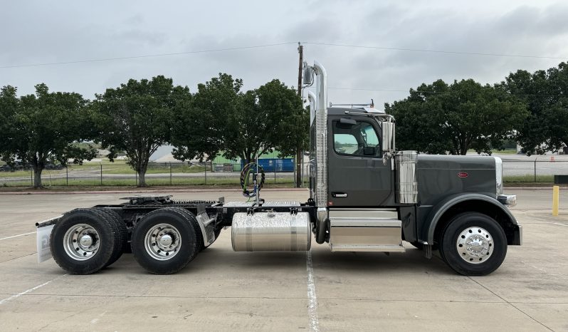 
								New 2025 Peterbilt 589 Day Cab in O’Fallon Missouri full									