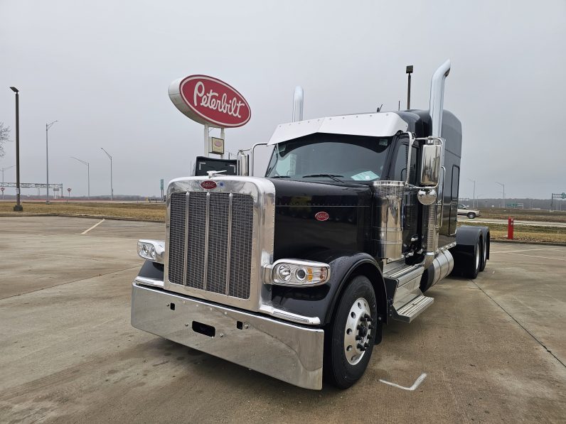 
								New 2025 Peterbilt 589 Sleeper in Strafford Missouri full									