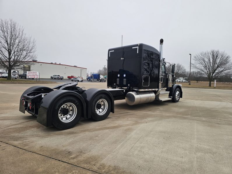 
								New 2025 Peterbilt 589 Sleeper in Strafford Missouri full									