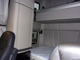 New 2025 Peterbilt 579 Sleeper in Van Buren Arkansas