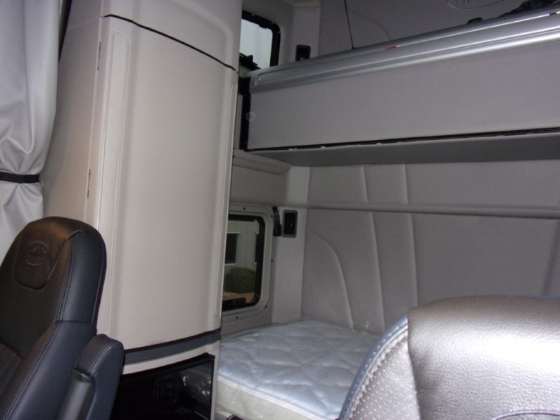 
								New 2025 Peterbilt 579 Sleeper in Van Buren Arkansas full									