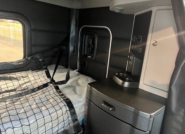 
								New 2025 Peterbilt 589 Sleeper in Evansville Indiana full									