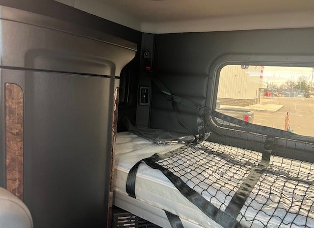 
								New 2025 Peterbilt 589 Sleeper in Evansville Indiana full									