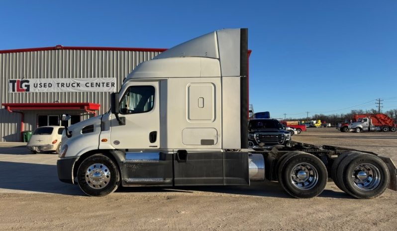 
								Used 2018 Freightliner Cascadia 113 Sleeper in Strafford Missouri full									