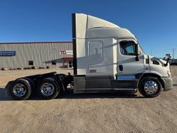 Used 2018 Freightliner Cascadia 113 Sleeper in Strafford Missouri