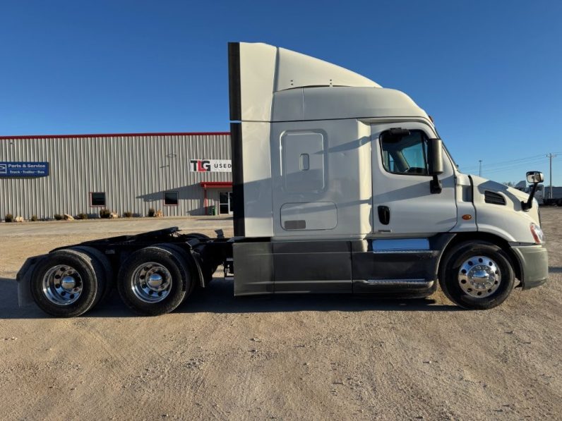 
								Used 2018 Freightliner Cascadia 113 Sleeper in Strafford Missouri full									