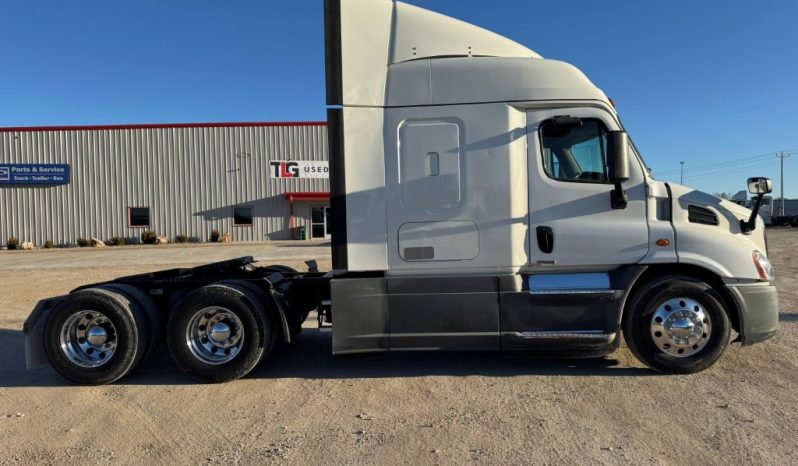 
								Used 2018 Freightliner Cascadia 113 Sleeper in Strafford Missouri full									