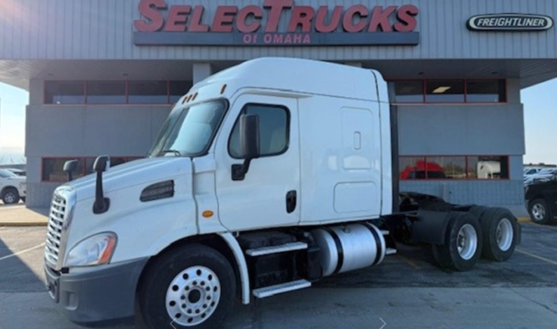 
								Used 2016 Freightliner Cascadia 113 Sleeper in Council Bluffs Iowa full									