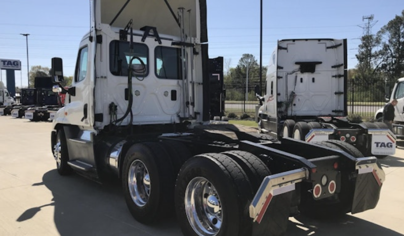 
								Used 2016 Freightliner Cascadia 125 Day Cab in Memphis Tennessee full									