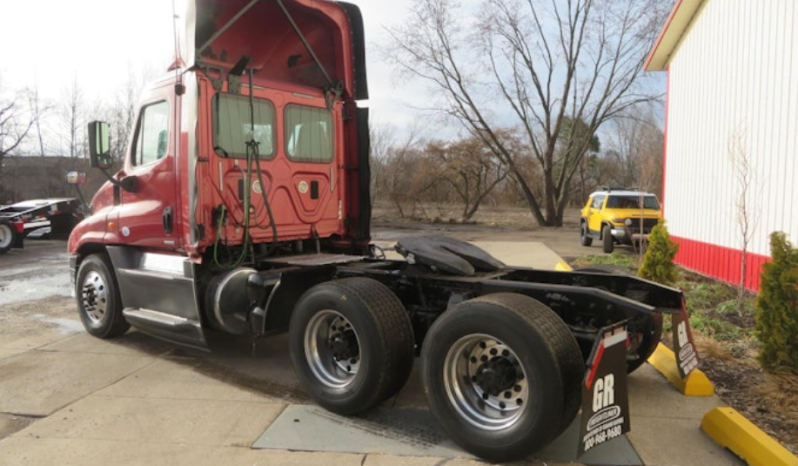 
								Used 2016 Freightliner Cascadia 125 Day Cab in Mattawan Míchigan full									