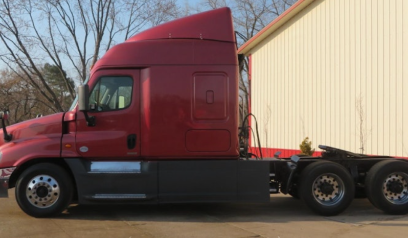 
								Used 2017 Freightliner Cascadia 125 Sleeper in Mattawan Míchigan full									