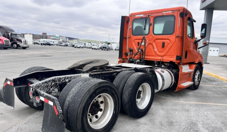 
								Used 2018 Freightliner CASCADIA 116 Day Cab in Council Bluffs Iowa full									