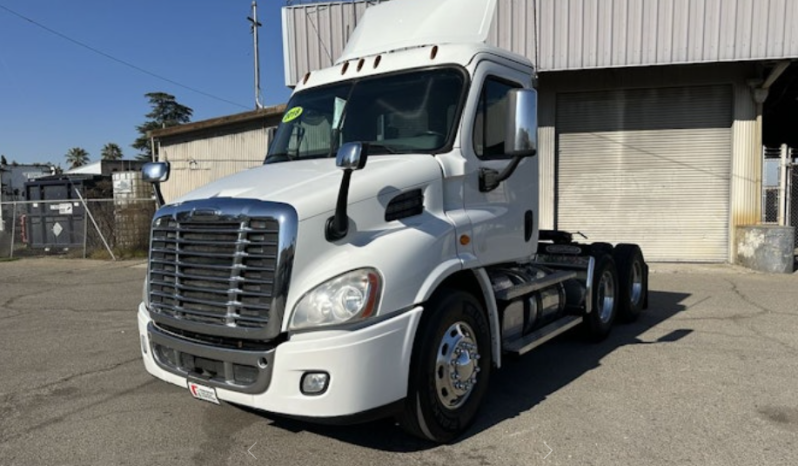 
								Used 2018 Freightliner Cascadia Day Cab in Fresno California full									