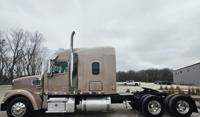 
								Used 2018 Freightliner 122SD Sleeper in Council Bluffs Iowa full									