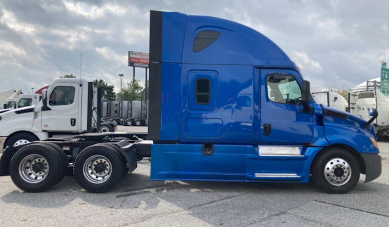 
								Used 2020 Freightliner Cascadia 126 Sleeper in Greensboro North Carolina full									