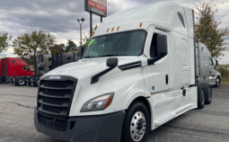 Used 2020 Freightliner Cascadia 126 Sleeper in Greensboro North Carolina