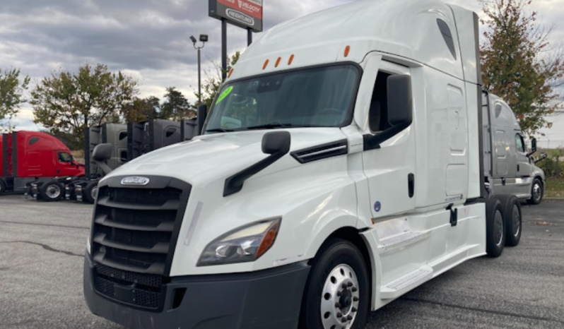 
								Used 2020 Freightliner Cascadia 126 Sleeper in Greensboro North Carolina full									