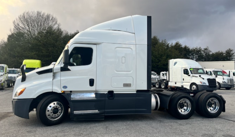 
								Used 2020 Freightliner CASCADIA 116 Sleeper in Greensboro North Carolina full									