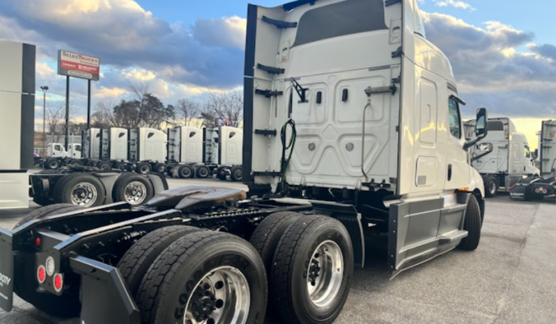 
								Used 2020 Freightliner CASCADIA 116 Sleeper in Greensboro North Carolina full									