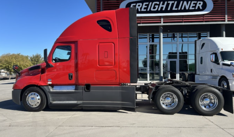 
								Used 2020 Freightliner Cascadia 126SLP Sleeper in Tolleson Arizona full									