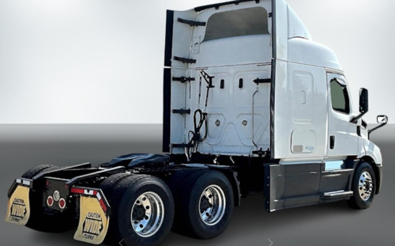 
								Used 2020 Freightliner CASCADIA 116 Sleeper in Memphis Tennessee full									