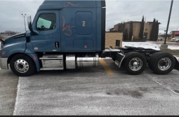 Used 2020 Freightliner Cascadia 126 Sleeper in Council Bluffs Iowa