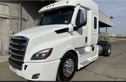 Used 2021 Freightliner Cascadia Sleeper in Fresno California